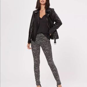 PAIGE PAIGEHoxtonUltraSkinnyZebraStripe